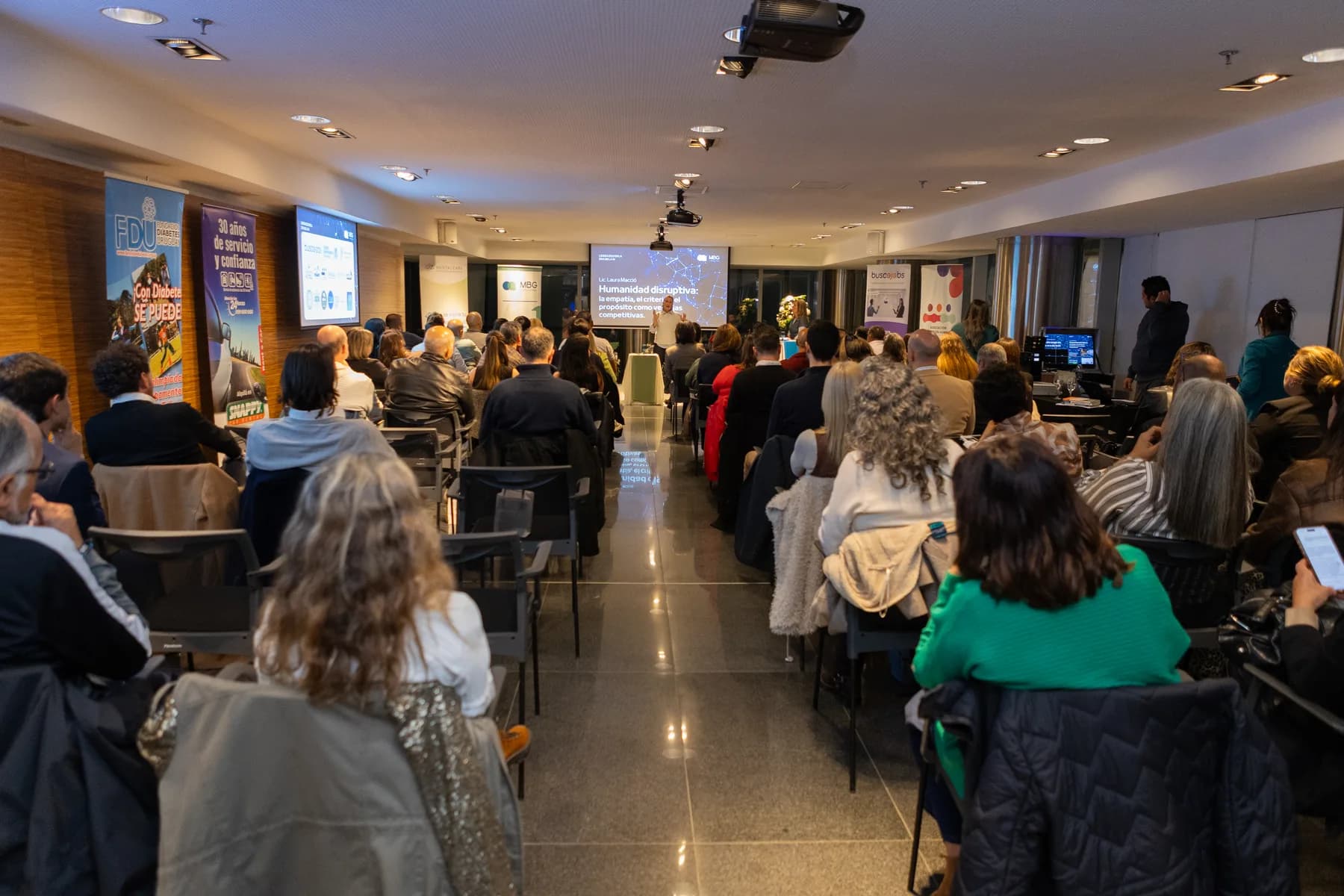 Marcelo Machuca en una experiencia de liderazgo humano e ia.